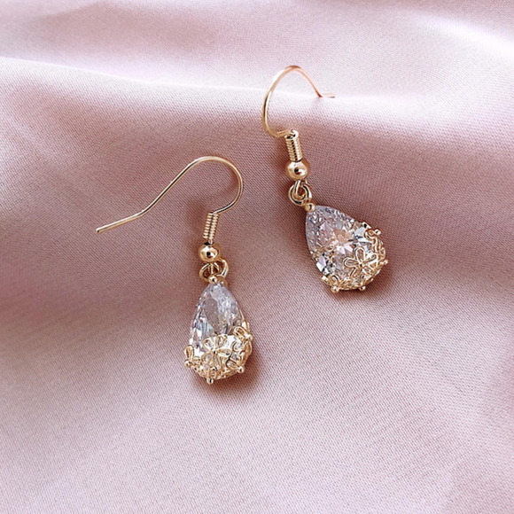 Jacqueline Waterdrop Dainty Golden Earrings - Picture 3 of 4